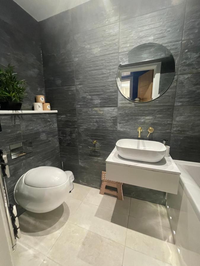 Cloud9 Guest House - By Coastline Retreats - 2 Bedroom Self Contained Garden Flat - Luxury Bath, Netflix, Superfast Wifi, Parking Included Bournemouth Bagian luar foto