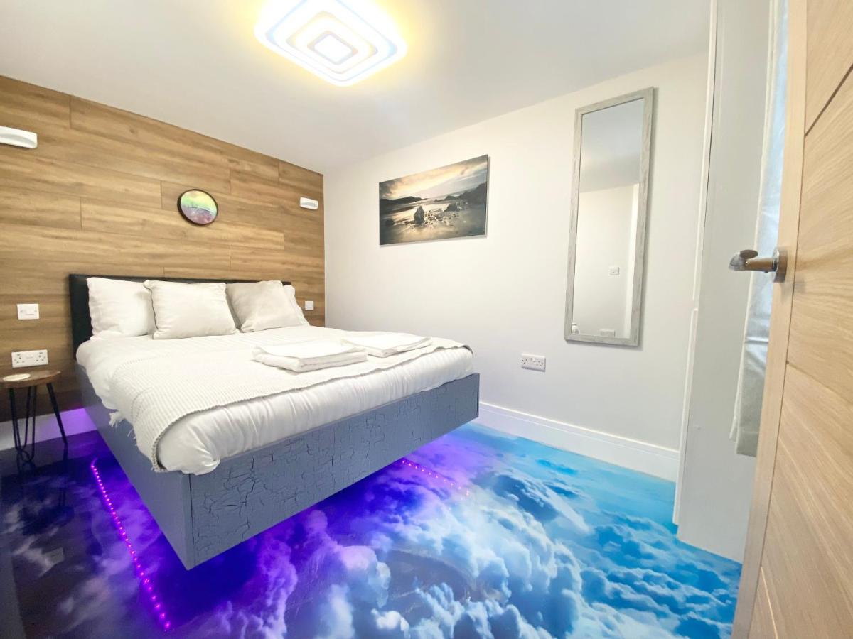 Cloud9 Guest House - By Coastline Retreats - 2 Bedroom Self Contained Garden Flat - Luxury Bath, Netflix, Superfast Wifi, Parking Included Bournemouth Bagian luar foto