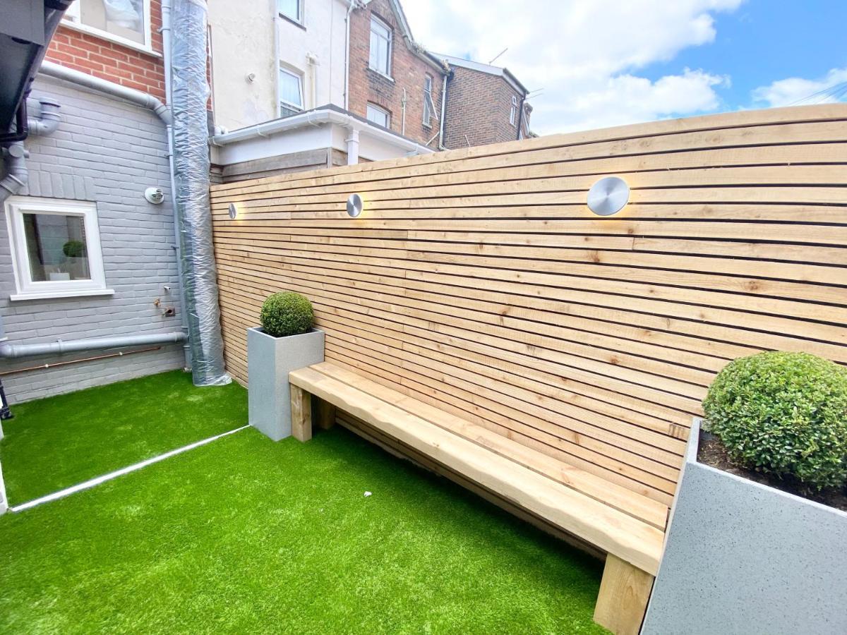 Cloud9 Guest House - By Coastline Retreats - 2 Bedroom Self Contained Garden Flat - Luxury Bath, Netflix, Superfast Wifi, Parking Included Bournemouth Bagian luar foto