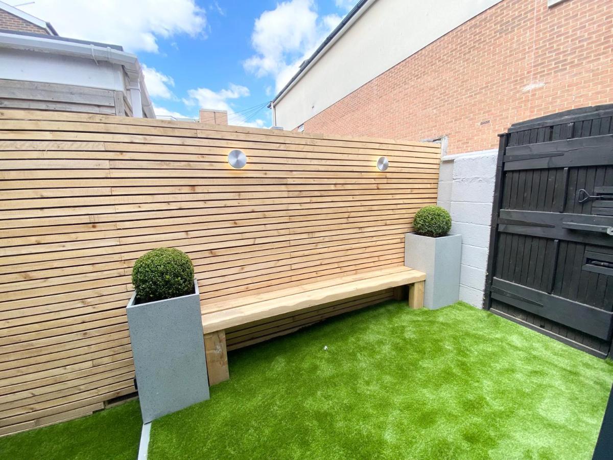Cloud9 Guest House - By Coastline Retreats - 2 Bedroom Self Contained Garden Flat - Luxury Bath, Netflix, Superfast Wifi, Parking Included Bournemouth Bagian luar foto